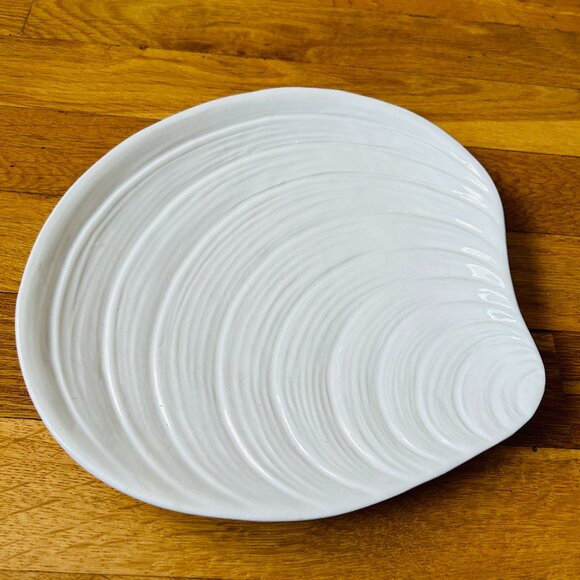 Vintage Italian Ceramic Clam Shell Plate Dish White Glazed Pottery Made in Italy - Picture 1 of 15